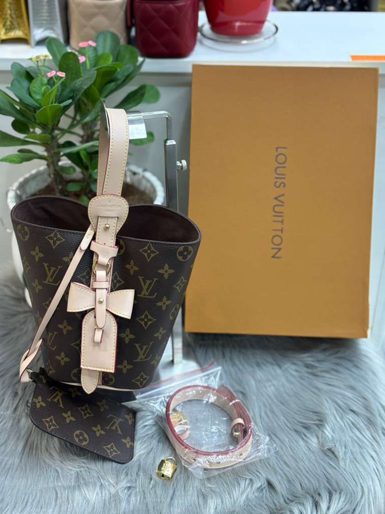 Louis Vuitton – Monogram NeoNoé Bucket Bag (Rose Pink Trim)