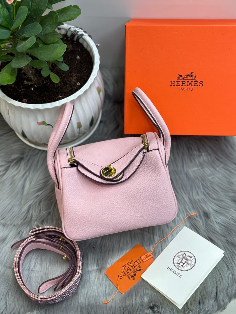 Hermès Lindy 20 – Rose Sakura (Pink)