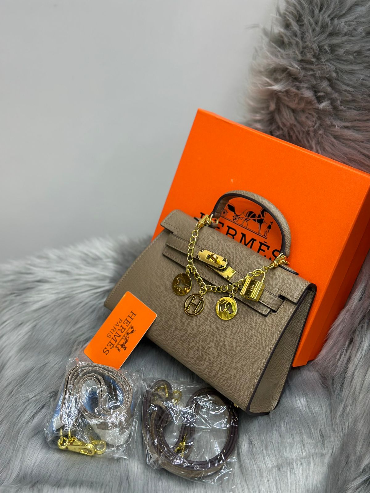 Hermès – Kelly 20 Charm Bag (Etoupe)