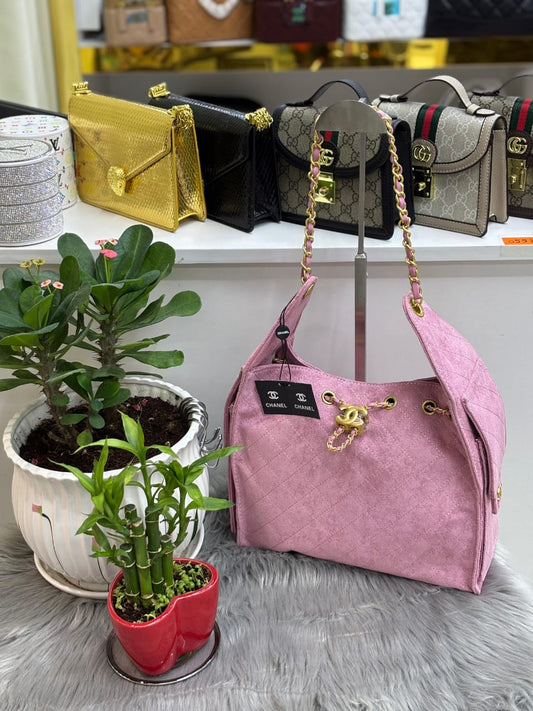 Chanel – Suede Quilted Drawstring Shoulder Bag (Pink)