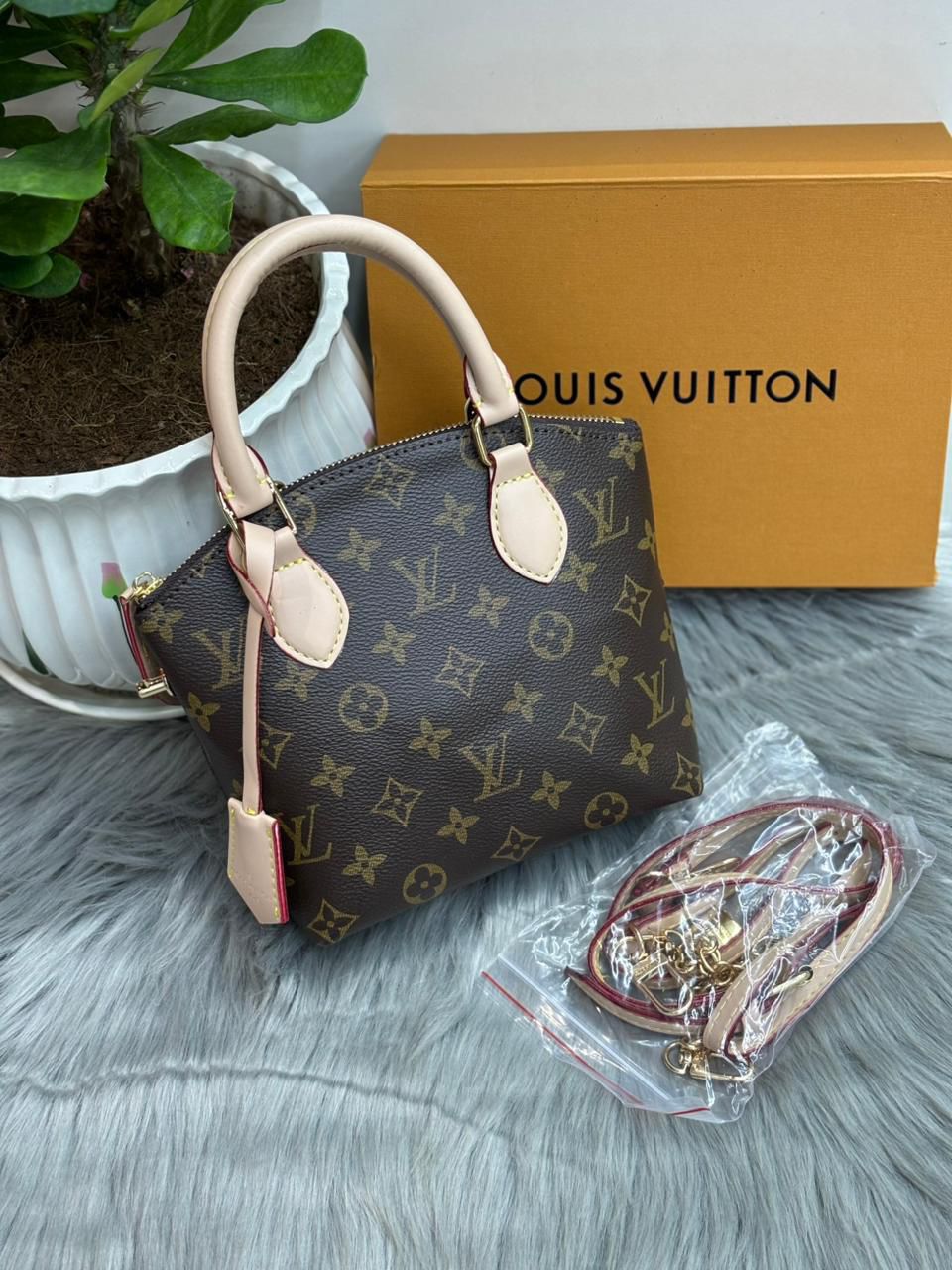 Louis Vuitton – Monogram Canvas Alma BB (Brown)