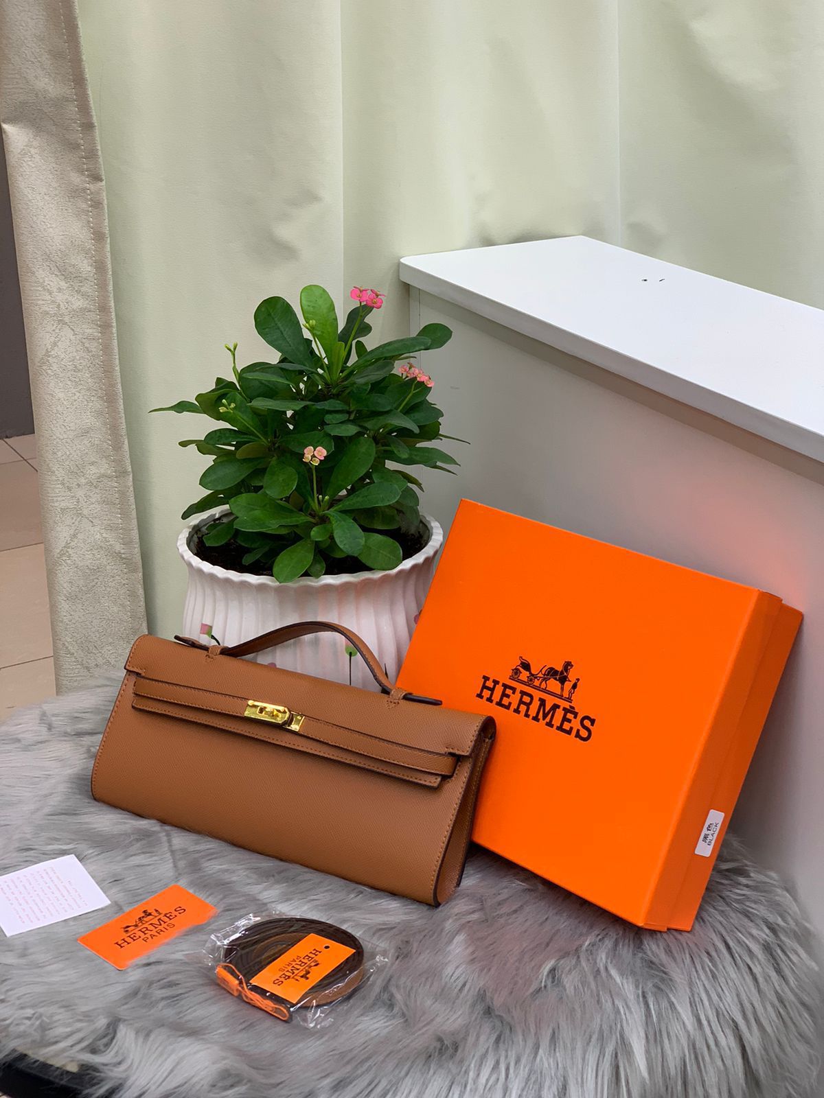 Hermès – Kelly Cut Hand Wallet (Gold Tan)