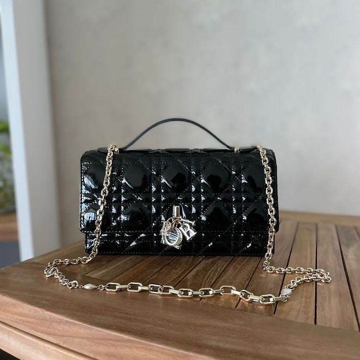 Luxe Quilted Chain Bag – Signature Edition