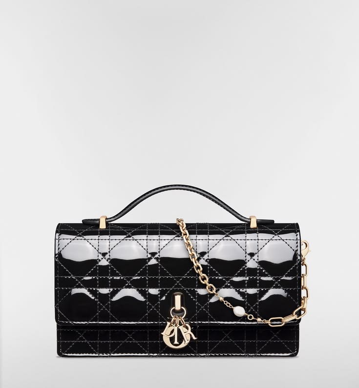 Luxe Quilted Chain Bag – Signature Edition