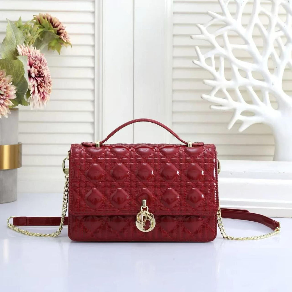 Luxe Quilted Chain Bag – Signature Edition