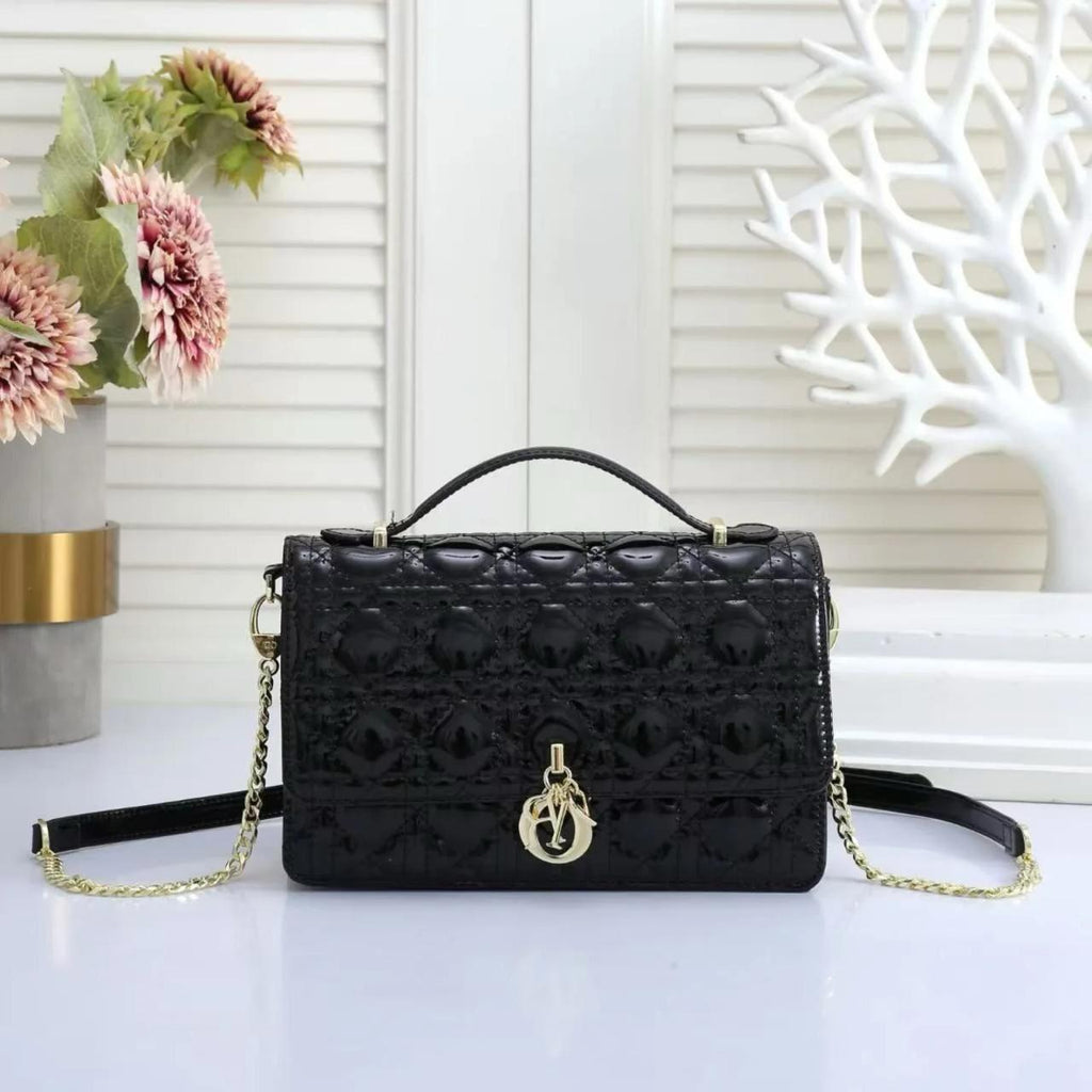 Luxe Quilted Chain Bag – Signature Edition