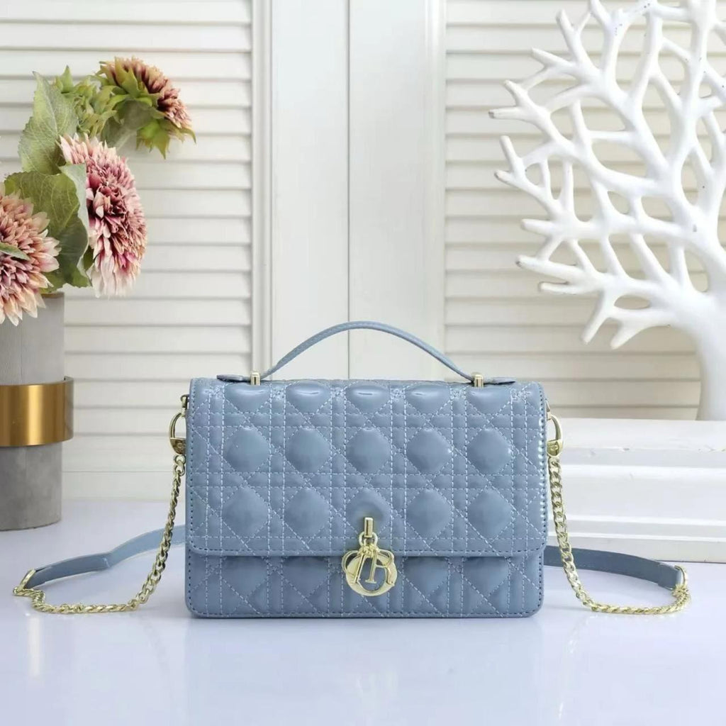 Luxe Quilted Chain Bag – Signature Edition