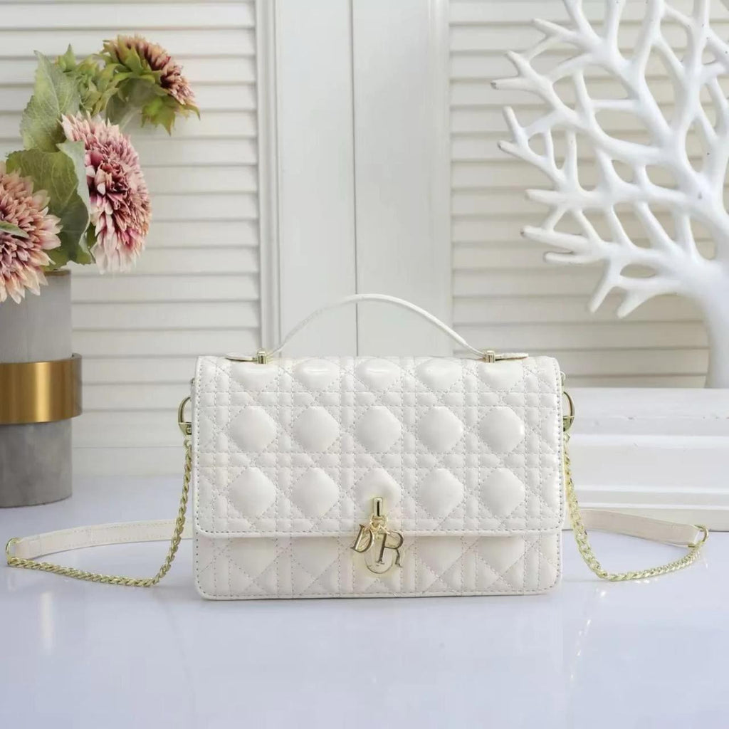 Luxe Quilted Chain Bag – Signature Edition