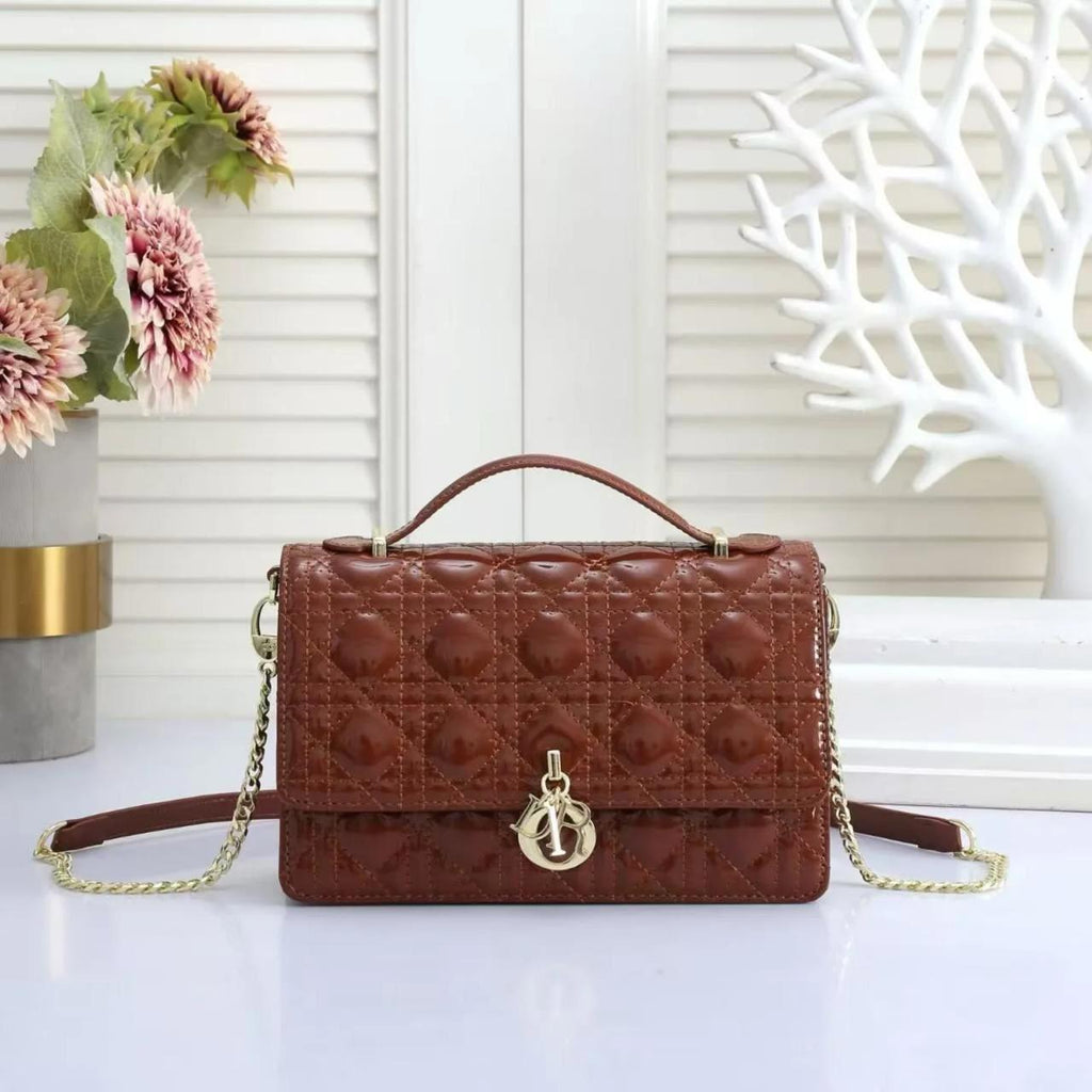 Luxe Quilted Chain Bag – Signature Edition