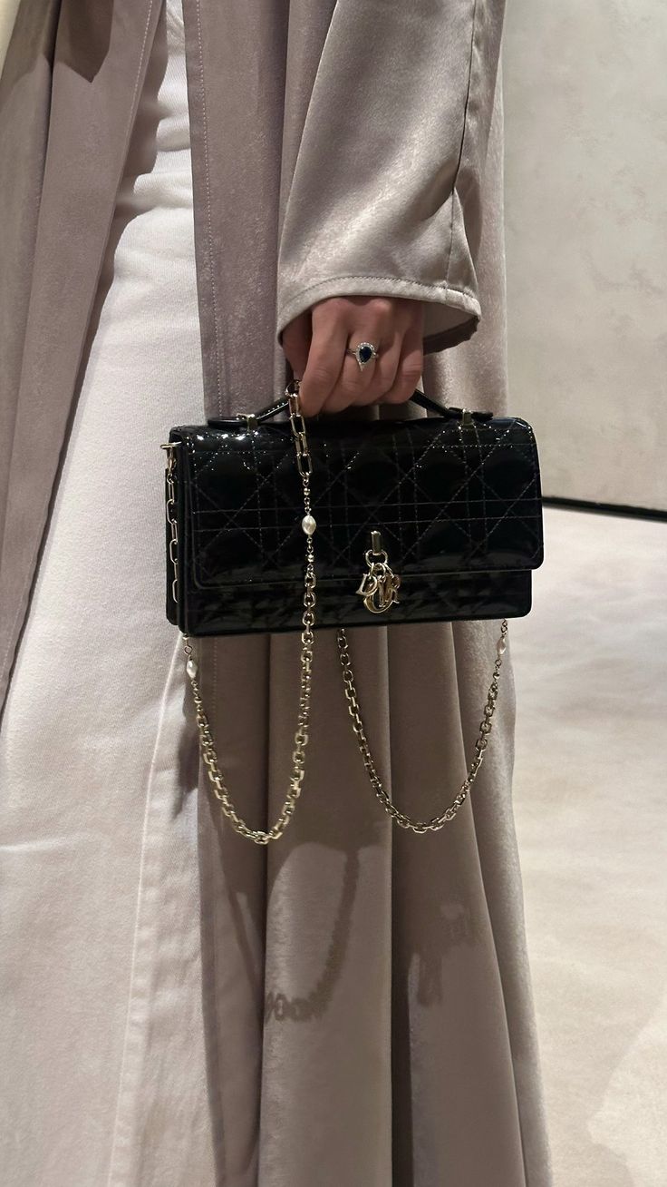 Luxe Quilted Chain Bag – Signature Edition
