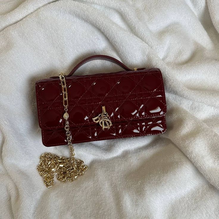 Luxe Quilted Chain Bag – Signature Edition