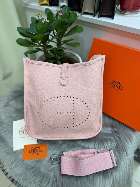 Hermès – Evelyne III PM Shoulder Bag (Rose Sakura Pink)