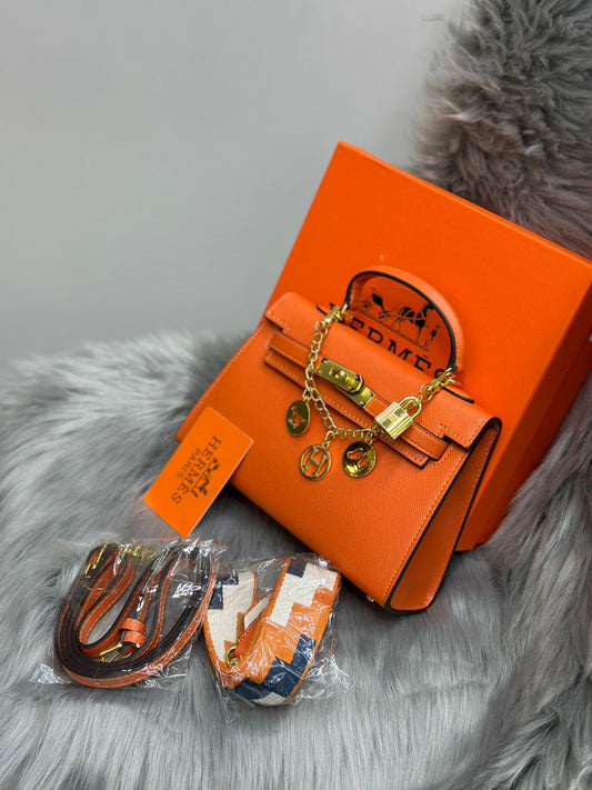 Hermès – Kelly 20 Charm Bag (Orange)